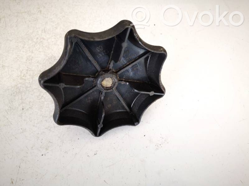 Volkswagen Golf IV Șurub fixare roată de rezervă 