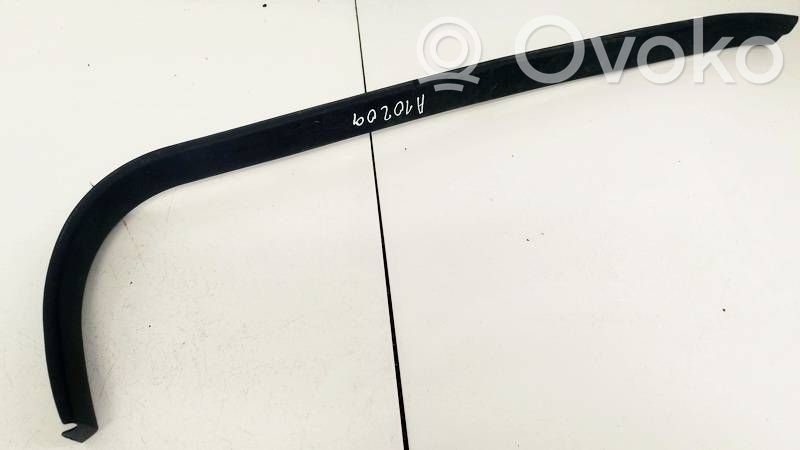 Subaru Legacy Moldura protectora del borde delantero 