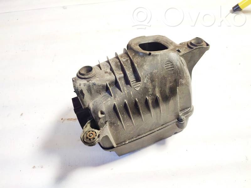 Volkswagen Golf V Cutie filtru aer 