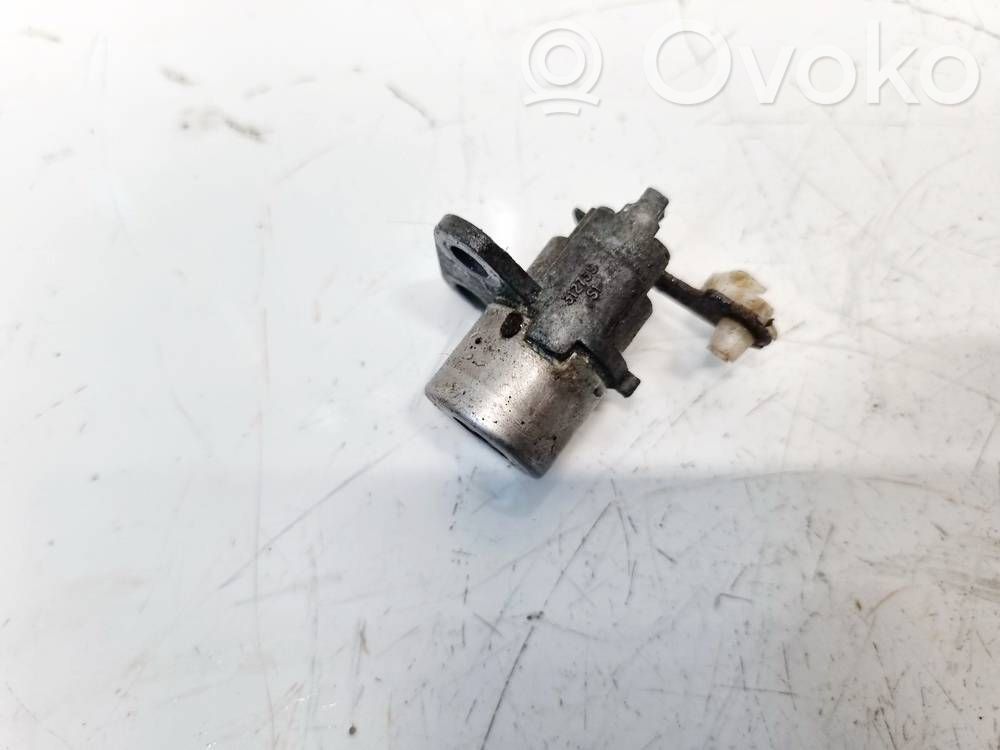 Chevrolet Captiva Etuoven lukko (kahvan vieressä) 
