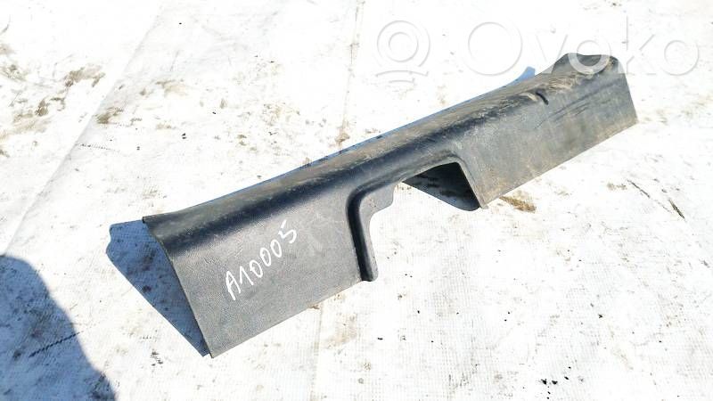 Moldura protectora del borde delantero