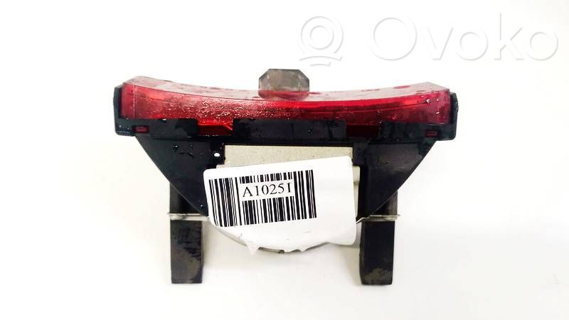 Nissan Primera Third/center stoplight 