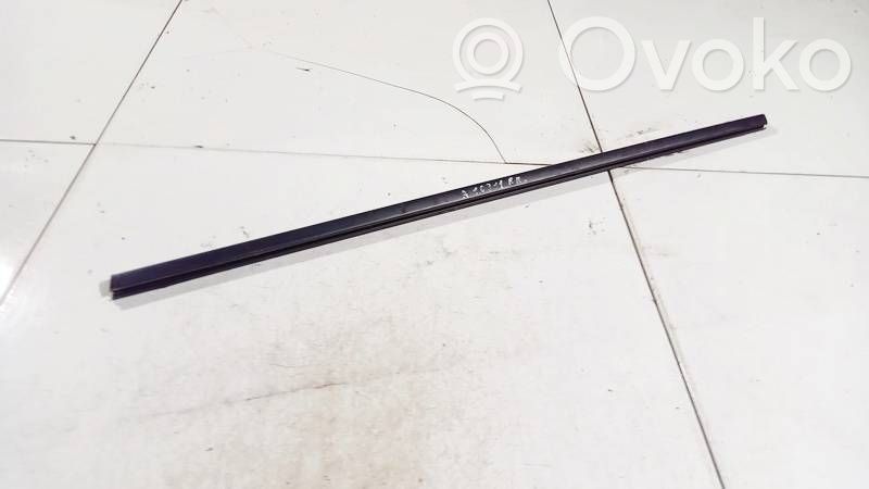 Honda Jazz Etuoven lasin muotolista 