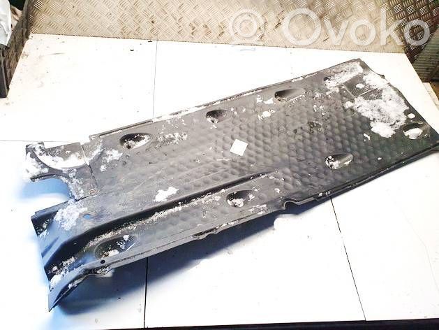 Volkswagen PASSAT B6 Placa protectora/protector antisalpicaduras motor 