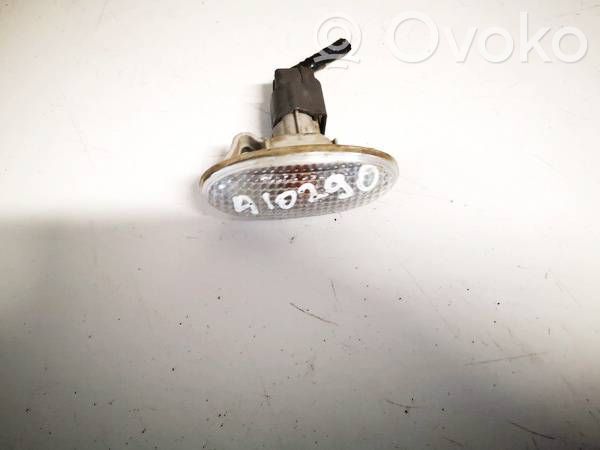 Front fender indicator light   P2829,P2829