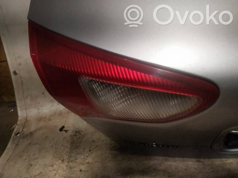 Mitsubishi Lancer X Feux arrière sur hayon