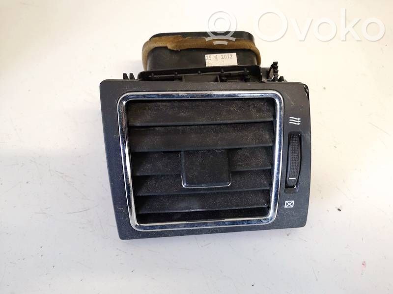 Toyota Avensis T270 Griglia di ventilazione centrale cruscotto 