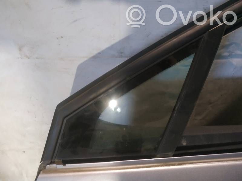 Citroen C5 Vetro del deflettore della portiera anteriore - quattro porte