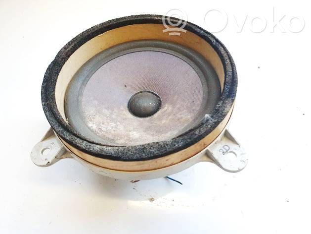 Subaru Outback Etuoven kaiutin 