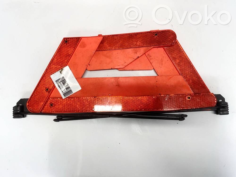 Audi A4 S4 B5 8D Triangle d'avertissement