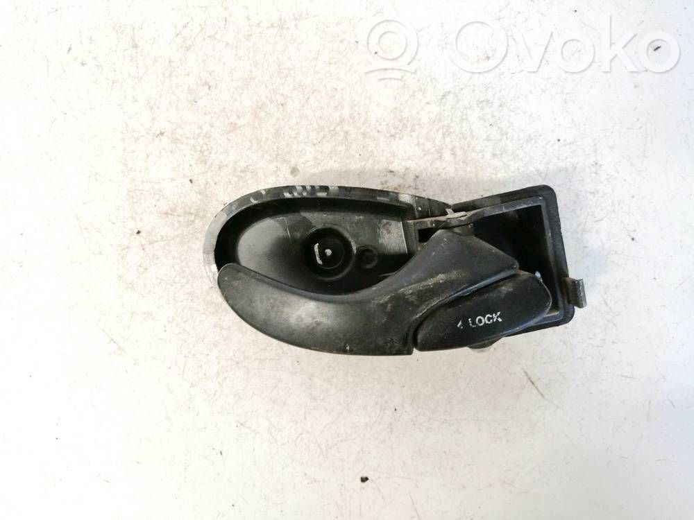 Manecilla interna puerta delantera