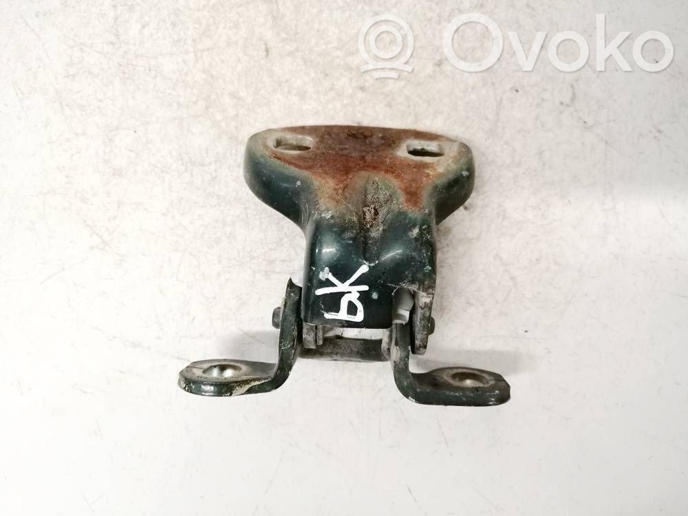 Bisagra inferior de la puerta trasera
