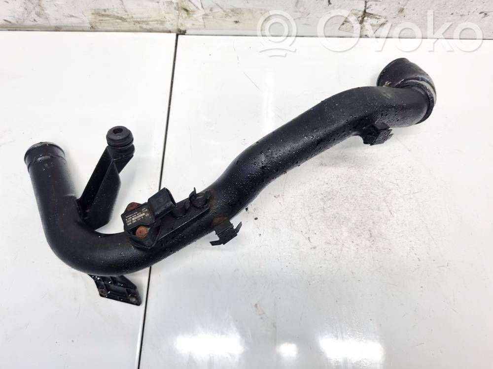 Volkswagen PASSAT B5.5 Wąż / Rura intercoolera 
