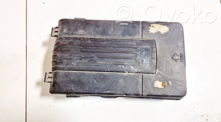 Volkswagen PASSAT B6 Coperchio/tappo della scatola vassoio della batteria