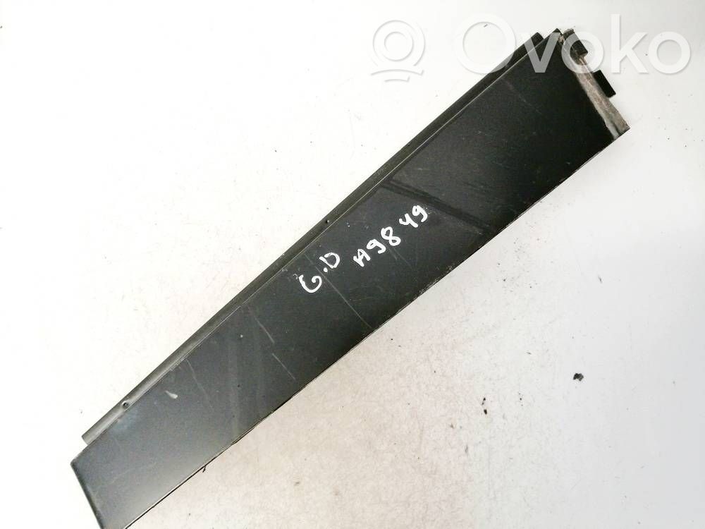 Volkswagen PASSAT B6 Ornament geam ușă spate 