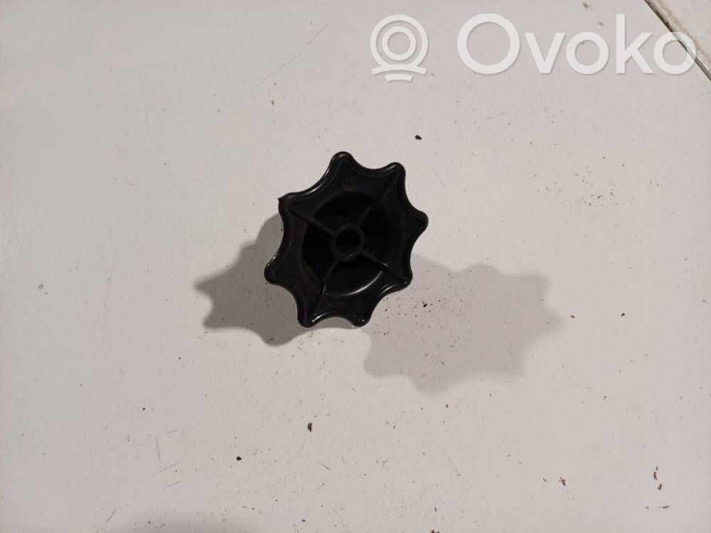 Opel Astra H Bullone fissaggio ruota di scorta 