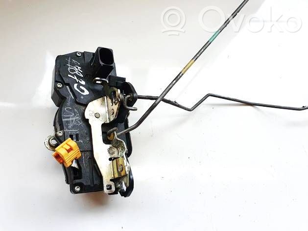 Cadillac CTS Zamek drzwi przednich 