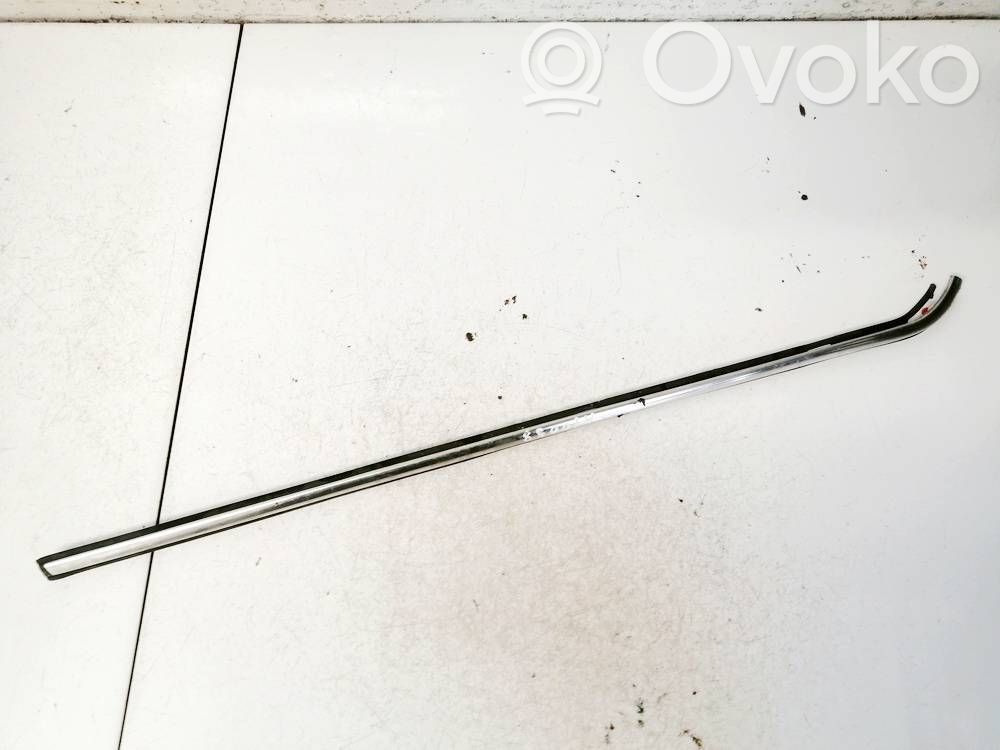 Rover 820 - 825 - 827 Moulure de vitre de la porte avant