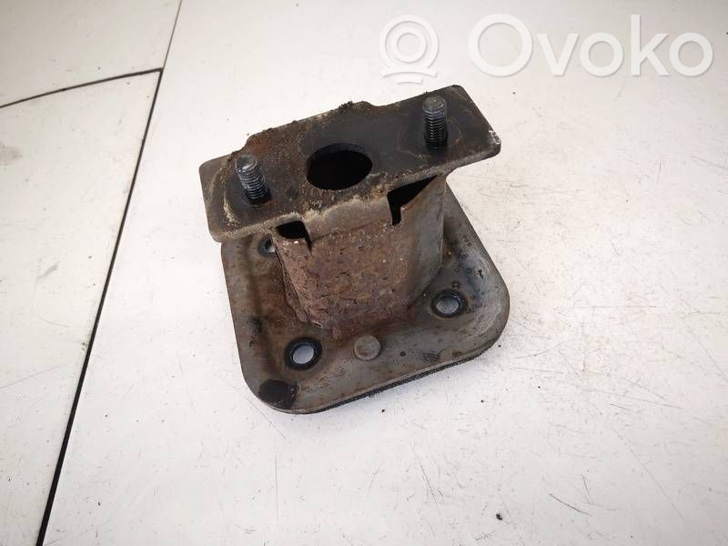 Rear bumper mounting bracket   5112703371412,5112703371412,5112703371412,5112707603407,5112716319801