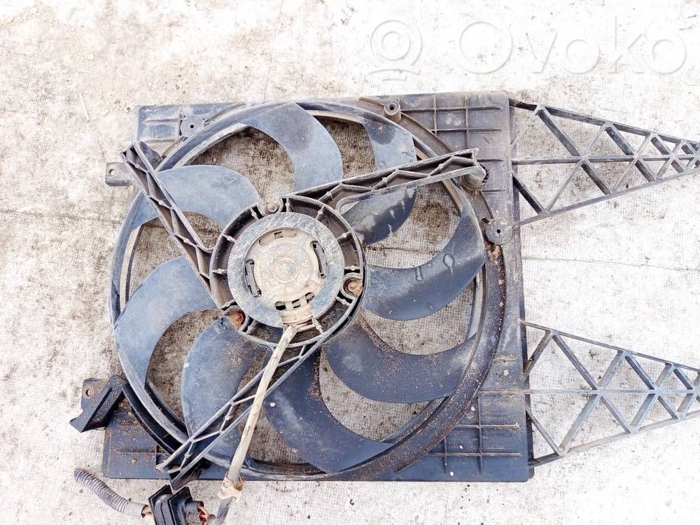 Volkswagen Polo IV 9N3 Convogliatore ventilatore raffreddamento del radiatore