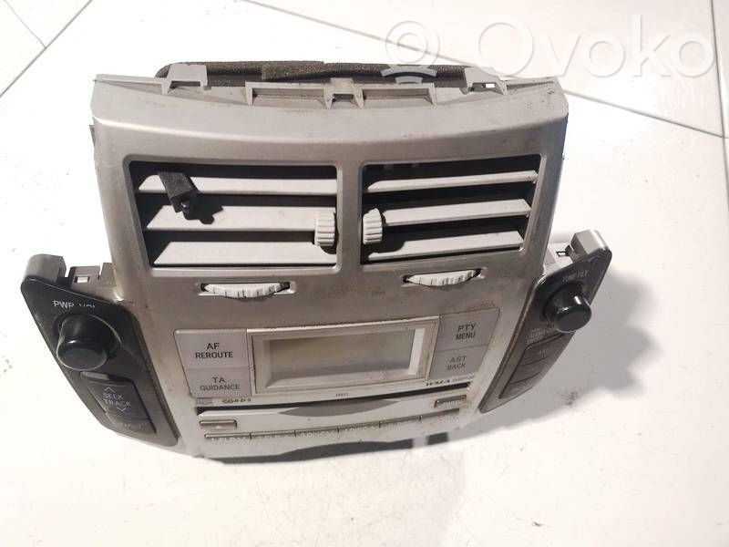 Toyota Yaris Panel / Radioodtwarzacz CD/DVD/GPS 
