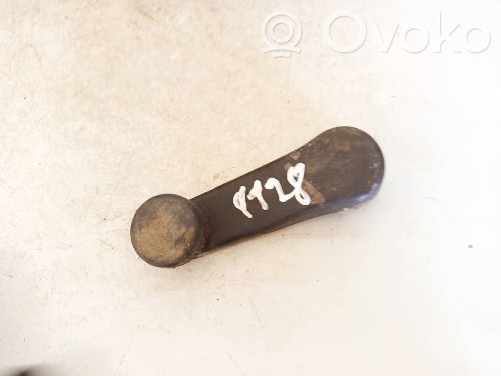 Volkswagen Polo IV 9N3 Korbka szyby drzwi przednich 