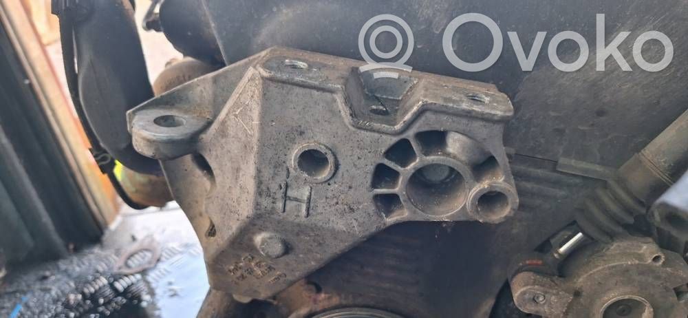 Engine mounting bracket   038199207,038199207