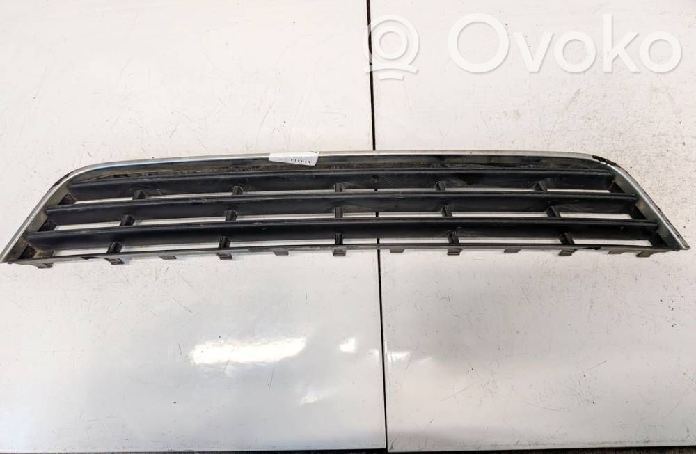 Volkswagen PASSAT B6 Grilă inferioară bară față 