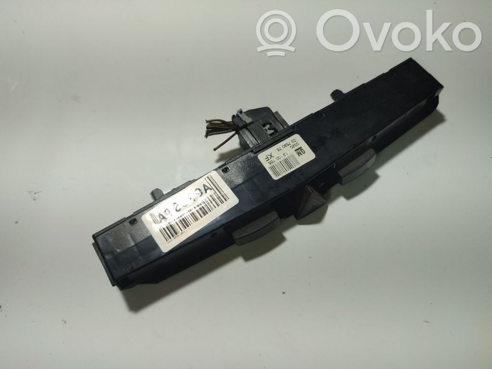Botón interruptor de luz de peligro   13100105,03758075,13100105