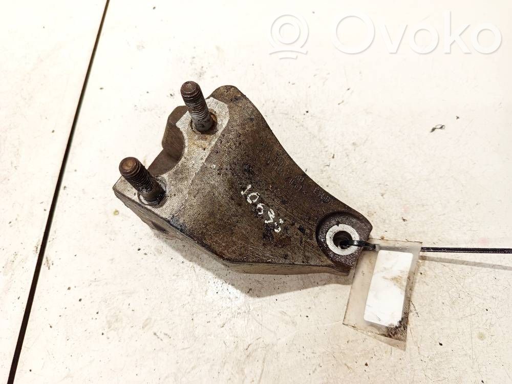 Ford Fiesta Engine mounting bracket 