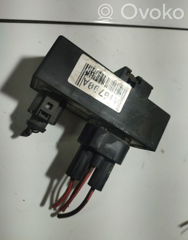 Volkswagen Polo IV 9N3 Releu ventilator lichid răcire 