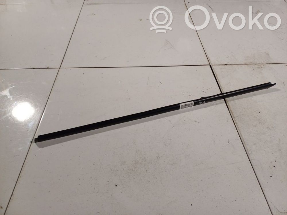 Mazda 2 Ornament geam ușă față