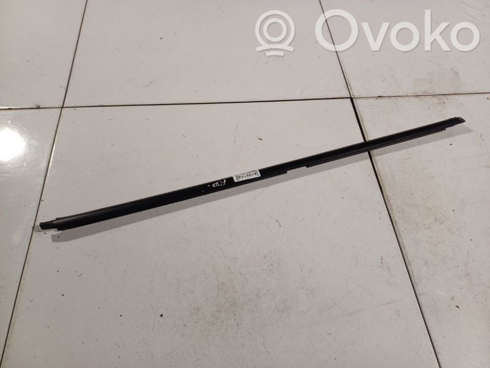 Mazda 2 Ornament geam ușă față