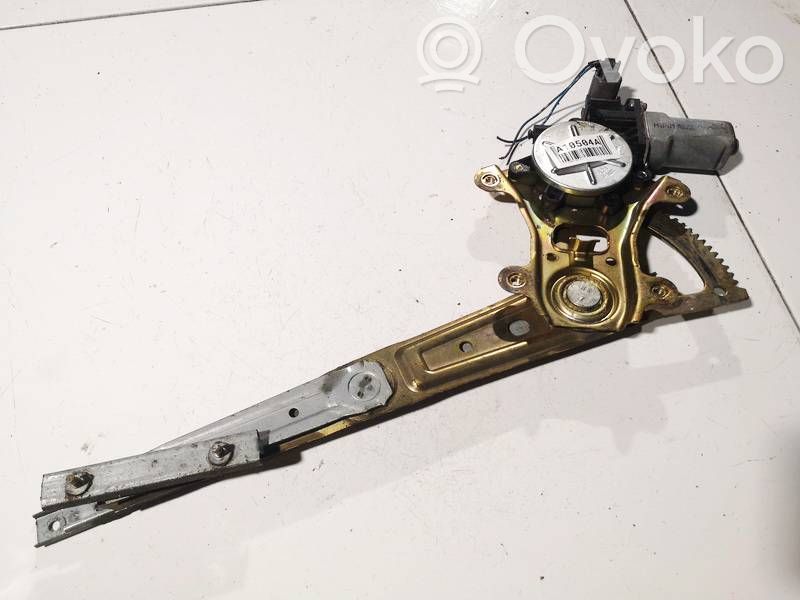 Regulador con motor de la ventanilla de la puerta corredera