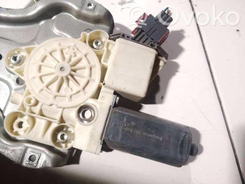 Toyota Avensis T250 Moteur de lève-vitre de porte avant