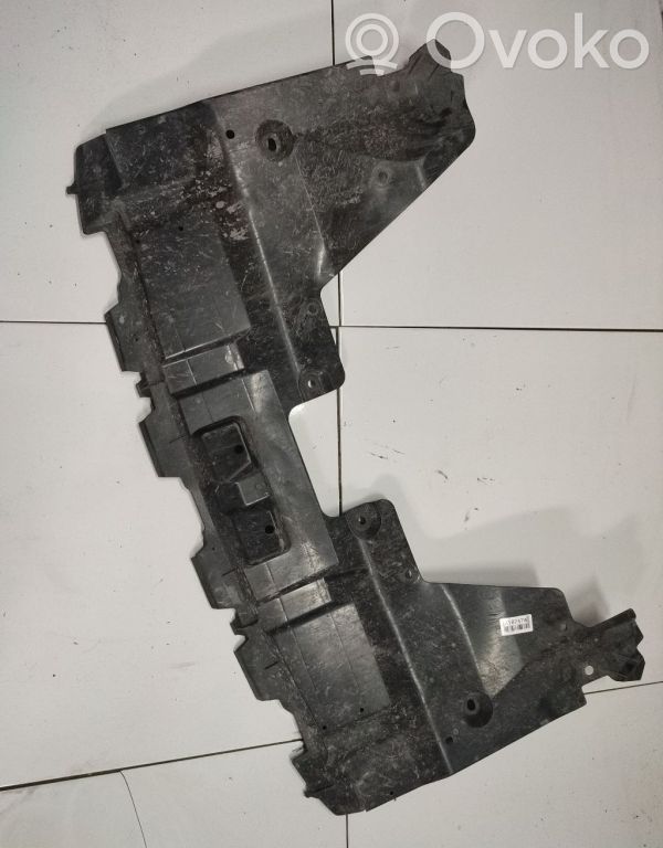 Cache de protection sous moteur