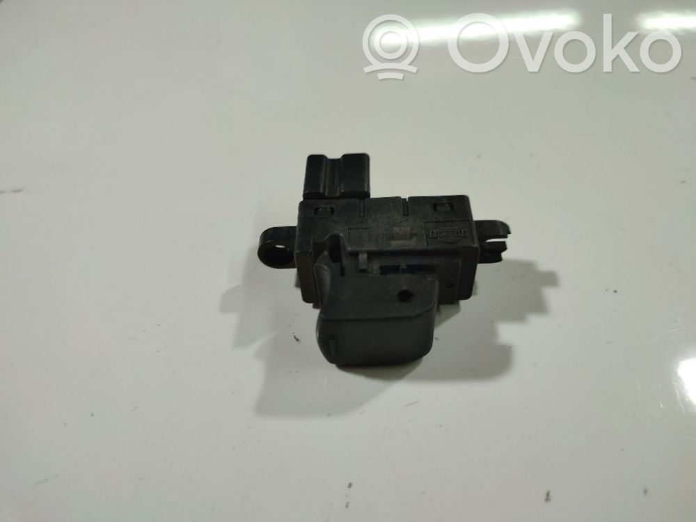 Nissan Qashqai Comutator comandă geamuri electrice