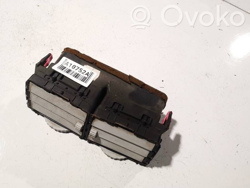 Toyota Yaris Rejilla de ventilación central del panel 