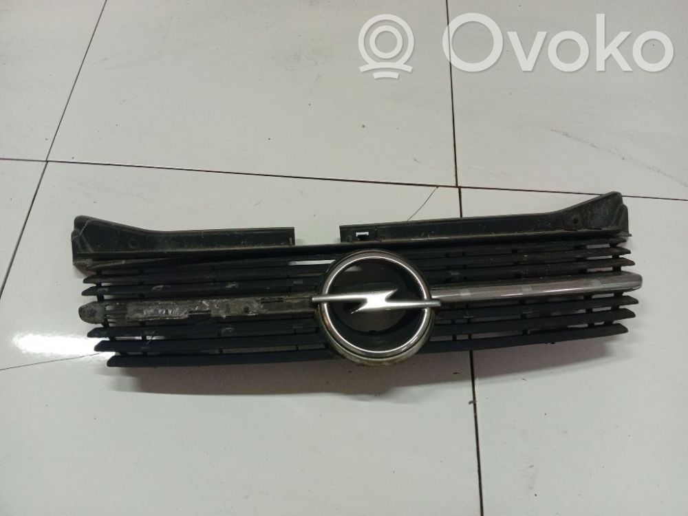 Opel Omega B1 Kühlergrill 
