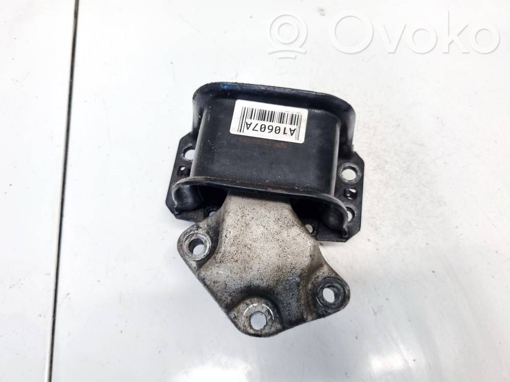 Peugeot 307 Engine mount bracket 