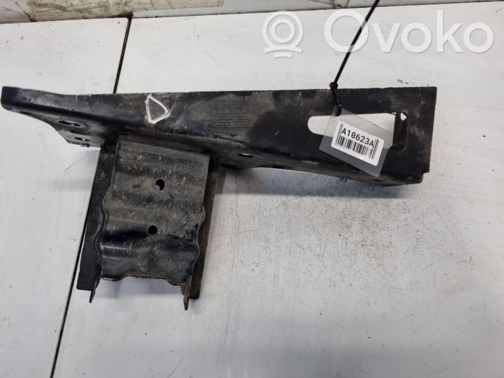 Opel Corsa D Etupuskurin kannake
