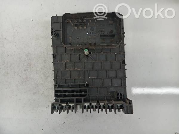 Volkswagen PASSAT B6 Skrzynka bezpieczników / Komplet 