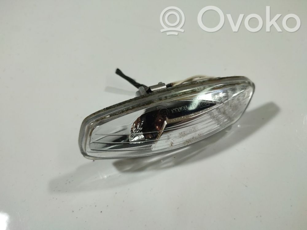 Peugeot 207 Piloto intermitente del guardabarros delantero 