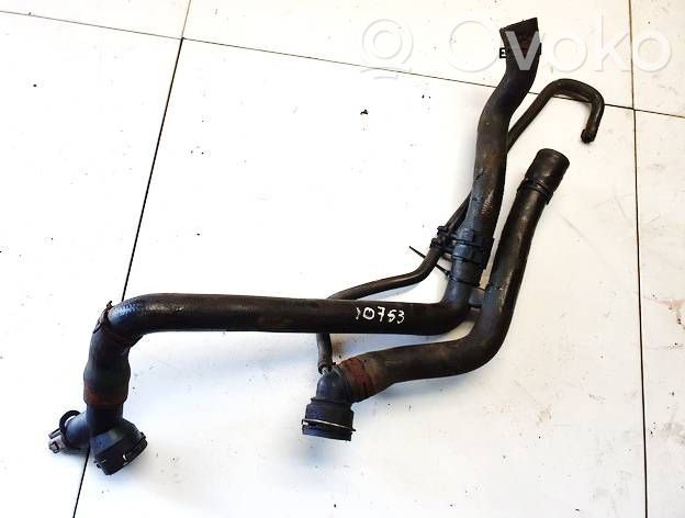 Volkswagen Golf V Tubo flessibile del liquido di raffreddamento del motore