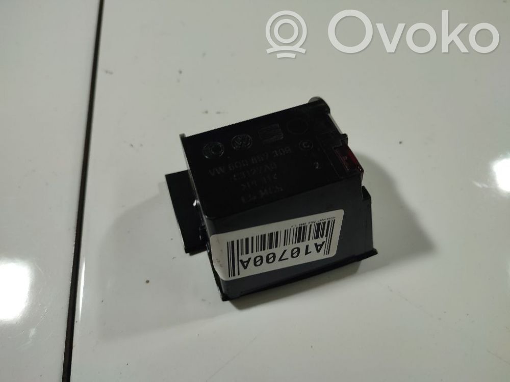 Volkswagen Polo IV 9N3 Popielniczka deski rozdzielczej 