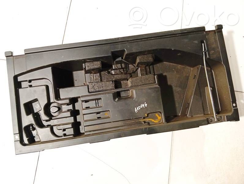 Lexus RX 300 Garniture de section de roue de secours