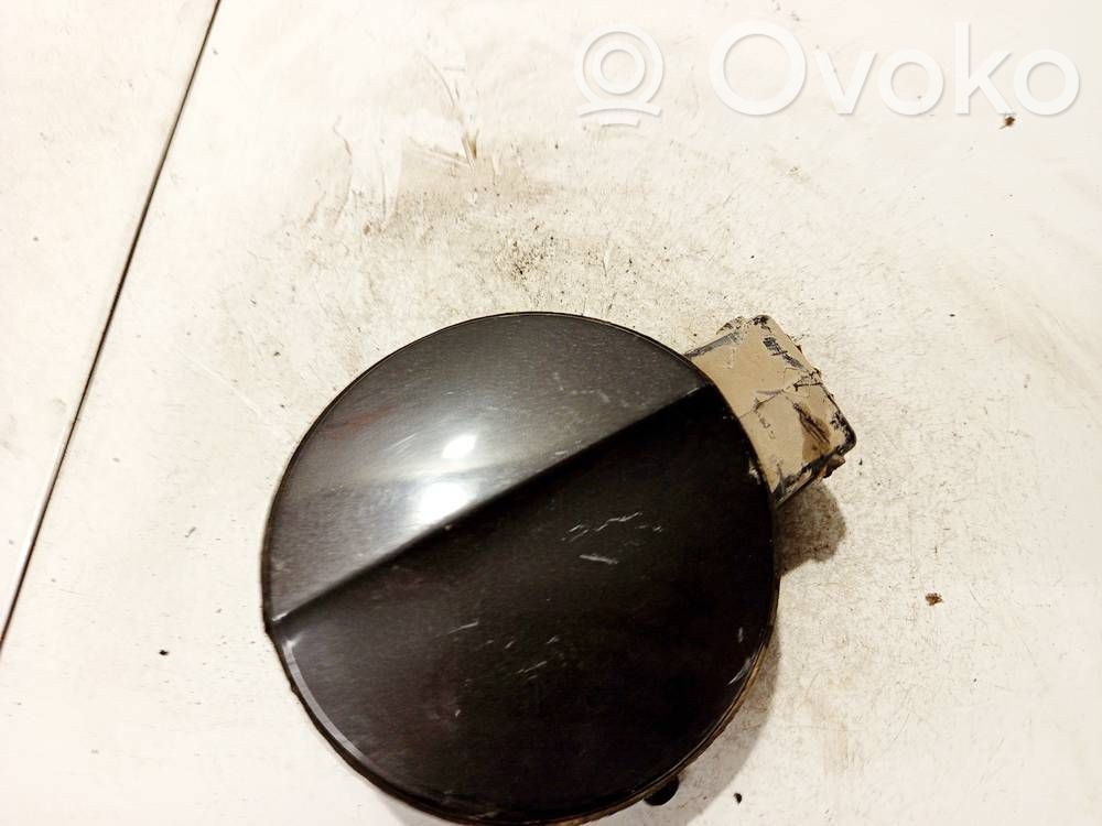 Volkswagen PASSAT B6 Klapka wlewu paliwa
