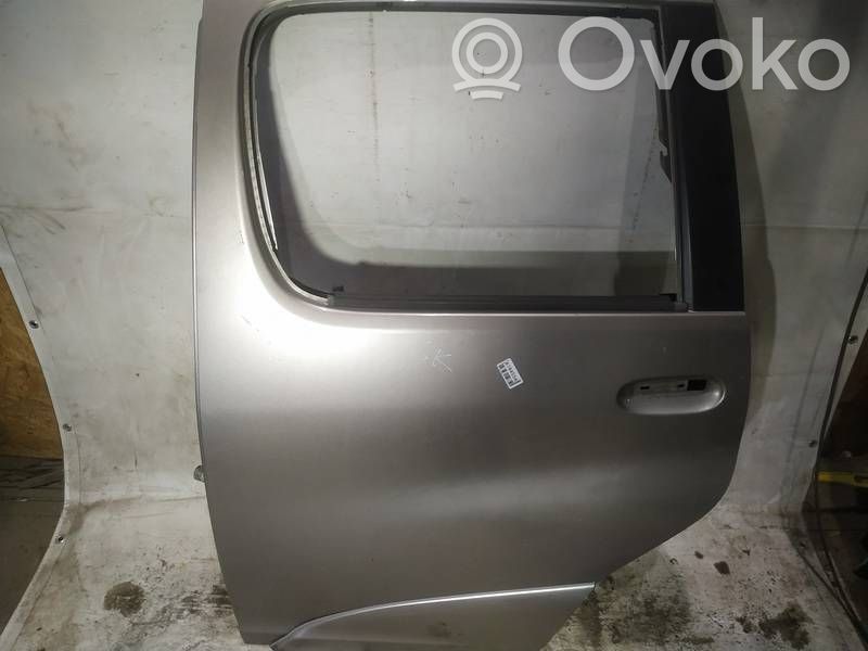 Toyota Yaris Verso Задняя дверь