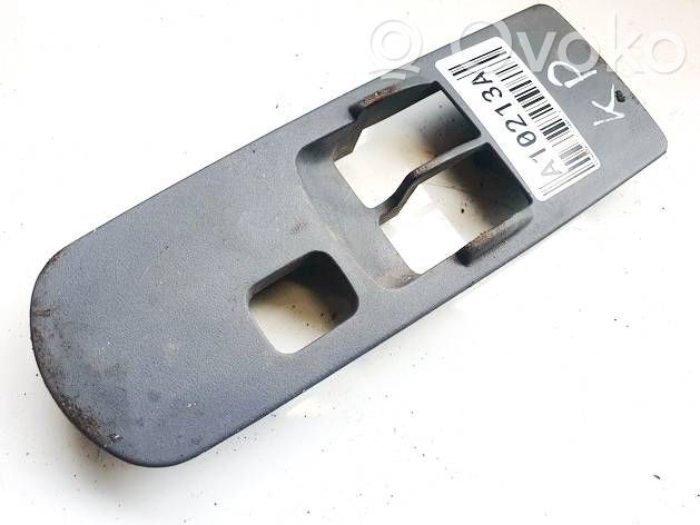 Mitsubishi Colt Support bouton lève vitre porte avant 