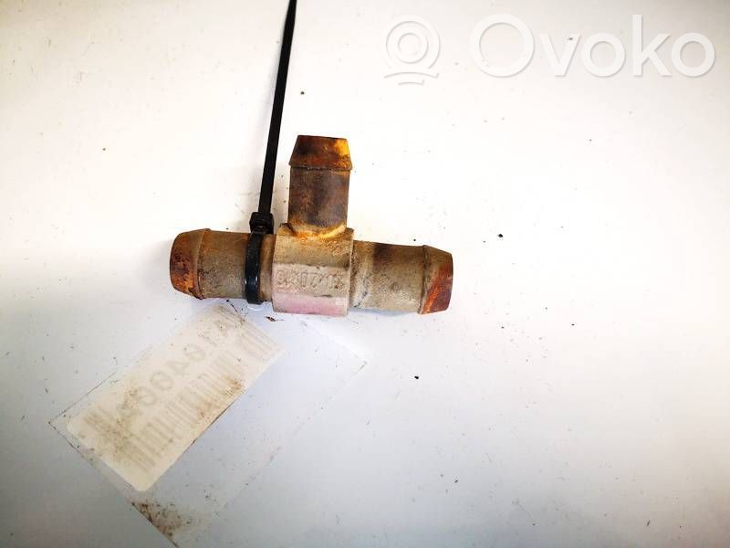 Volkswagen PASSAT B4 Przewód / Wąż chłodnicy 